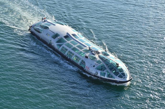 File:Hatsunese ferry.jpg