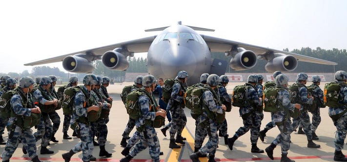 File:FPC paratroopers boarding Y-20.jpg