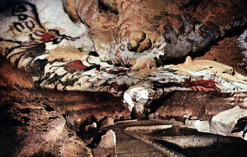 File:Laskauen cave paintings.jpg