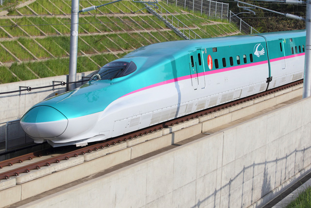File:Hayabusa shinkansen.jpg