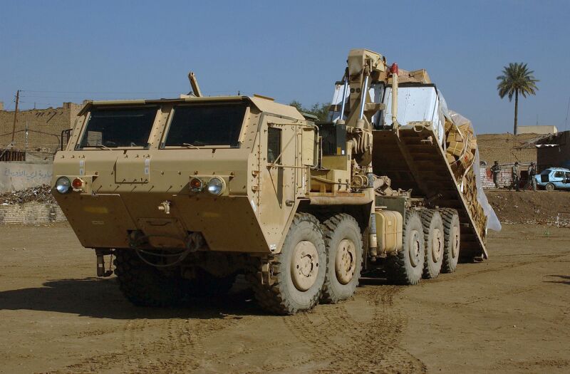 File:A-us-army-heavy-expanded-mobility-tactical-truck-hemtt-vehicle-belonging-to-298aa3-1600.jpg