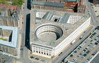 The Voss Center, colloquially called "the Trapezoid" (de Trapezium) is the headquarters of the Federal Public Defense Service.