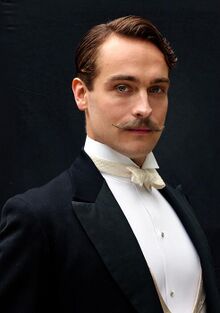 Tom Mison as Potty Perowne in Parade's End (2012).jpg