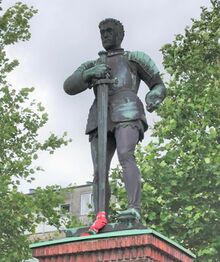 Einar I of Littland Statue.jpeg