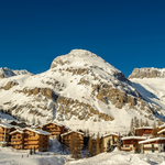 Skiing village in the Alabastrino alps, in the Province of Montalvia, Duchy of Abellana.