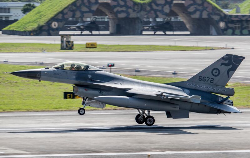 File:Satavian Air Force F-16.jpg