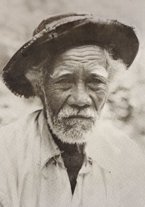 Old-man-and-hat1.jpg